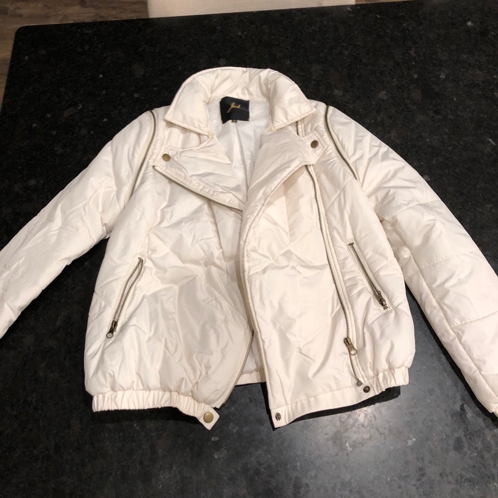 Puffer jacket with zip off sleeves